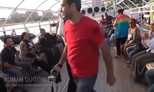 Türbanlı Kadın Gemide Çok Güzel Oryantal Oynuyor