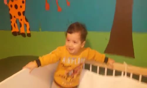 Bir Buçuk Yaşındaki Çocuk Genel Kültürü ile Şaşkına Çeviriyor!