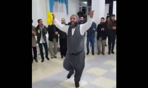 Halayda Döktüren Hacı Amca