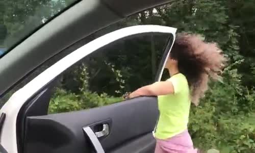 Arabadan İnip Dans Etme Akımına Yeni Yorum Getirmek