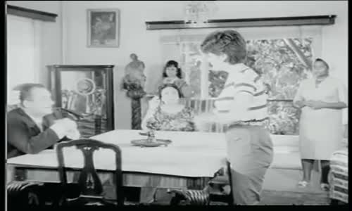 Kızını Dövmeyen Dizini Döver