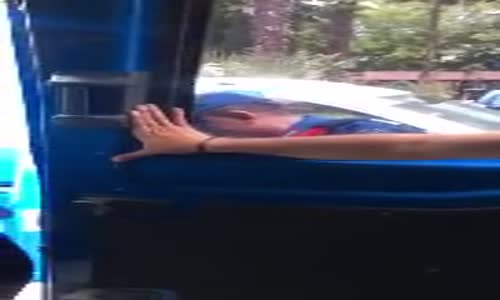 Jandarmanın Araç Kapısı ile İmtihanı 