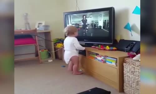 Bebeğin Sporcu ile Birlikte Fitness Yapması