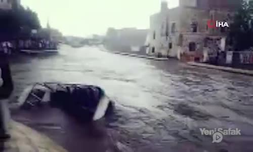 Sel Sularının Kamyonu Yuttuğu Anlar Kamerada