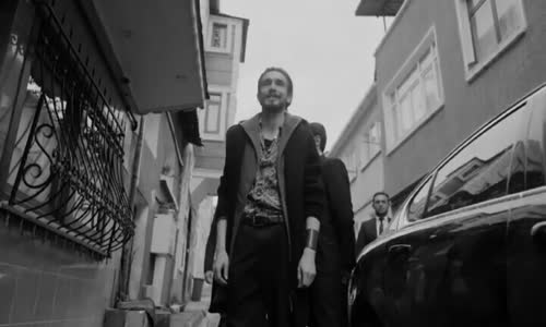 Adamlar - Zombi Mahali