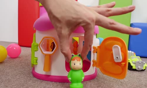 Eğitici video çocuklar için. Oyuncak ev ve hayvanlar. Bebek oyunları!