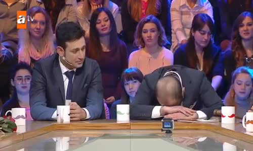 Burcu Esmersoy Elin Oğlu'nun En Yakışıklılarını Seçiyor 