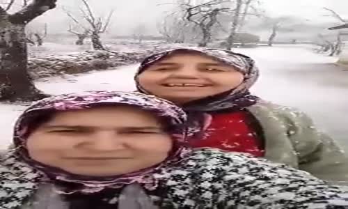 Kar Gören Masum Teyzeler