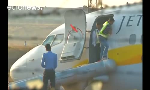 Hindistan'da Yolcu Uçağı Pistten Çıktı