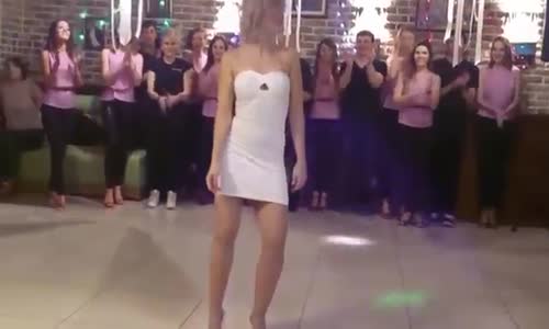 Beyazlı Arap Kıza Dikkat Süper Oynuyor