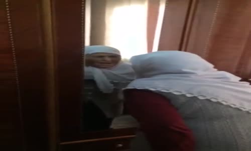 Aynada Kendine Küfür Eden Yaşlı Teyze