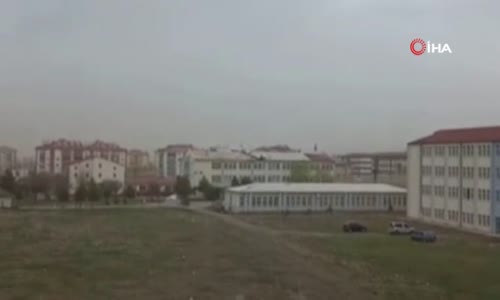 Kuvvetli Fırtına Okulun Çatısını Uçurdu