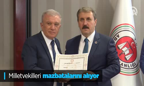 Milletvekilleri Mazbatalarını Alıyor