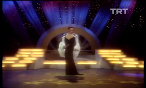 Hünel Coşkuner-Gidiyor İzle