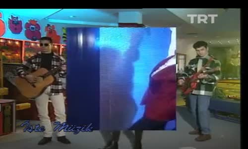 Sibel Tüzün-Beni Bağlamaz 