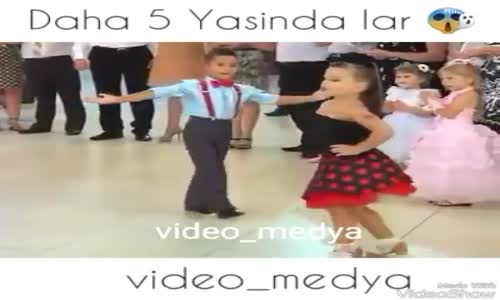 Beş Yaşındaki Çocuklardan İnanılmaz Dans