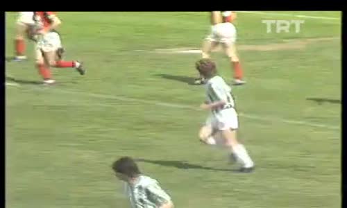 1988-1989 Sezonu Eskişehirspor-Konyaspor Maç Özeti İzle