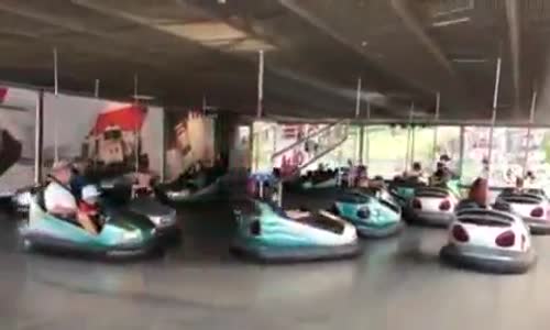 Eğlenirken Bile Medeniyeti Elden Bırakmayan İnsanlar