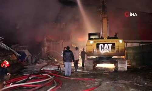 4 iş yerinin küle döndüğü yangın 3 saat sonra kontrol altına alındı 