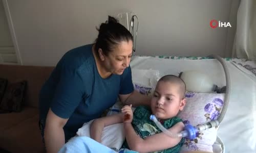 Engelli çocuğuyla yaşam mücadelesi veren anne yardım bekliyor 