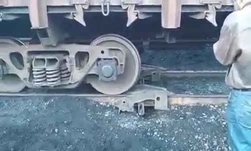 Treni Rayına Sokmak