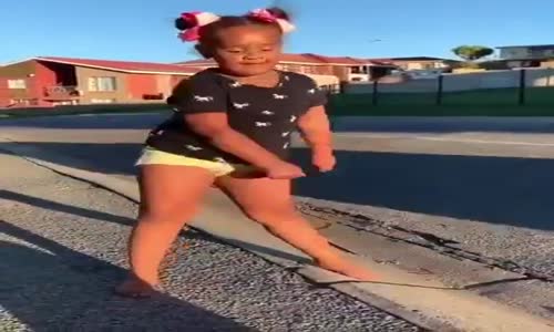 kıvır kıvır , tatlı kızın dans performansı