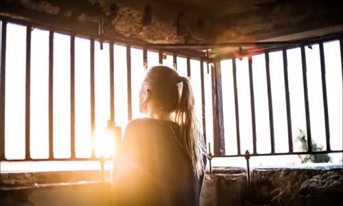 Adı Bende Saklı  Ne Bekliyordun Ki 