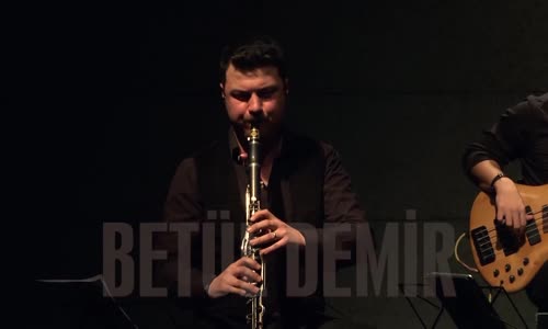 Betül Demir - Tarafsız Kalamıyor Aşk (Akustik)