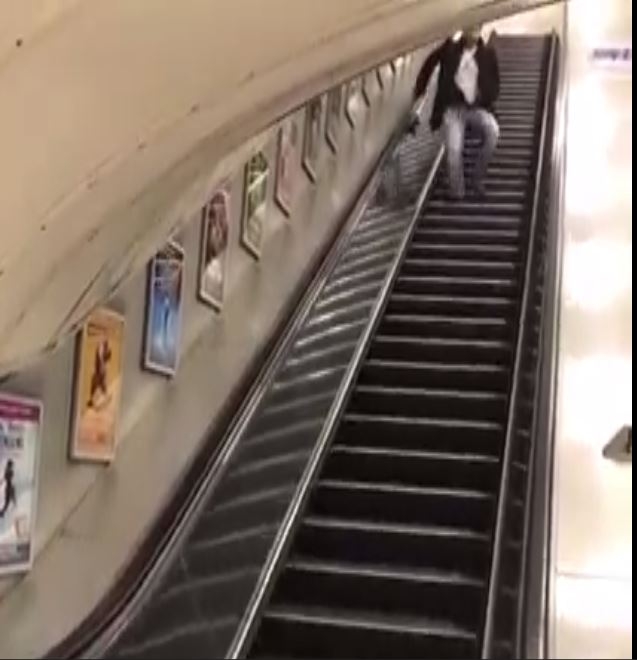 Yürüyen Merdivene Ters Binen Sarhoş!
