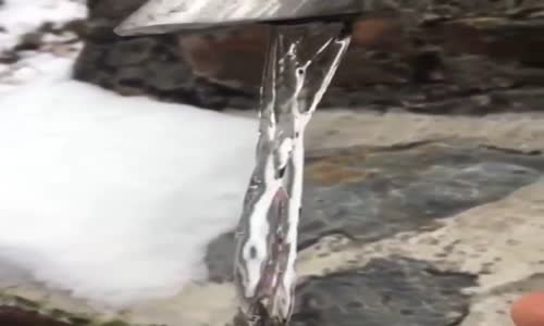 Suyun Donmuş Gibi Akması