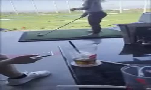 Golf Atışında Fazla Gaza Gelen Kız 