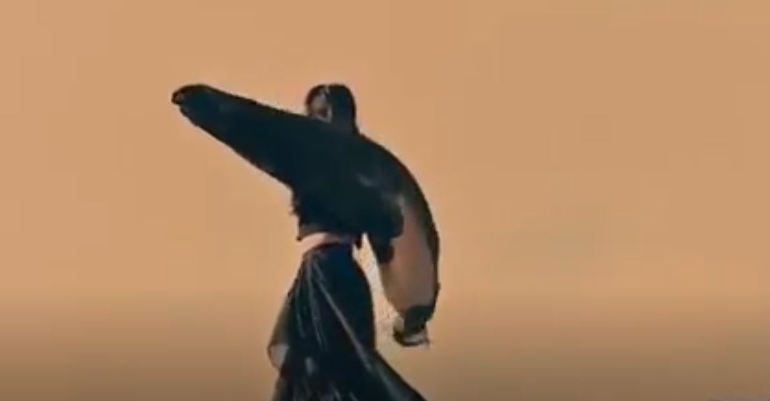 Banu Parlak - Yana Yana