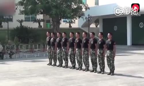 Çinli Askerlerden İzlenmesi Zevkli Kung Fu Şovu