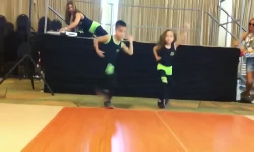 Küçük Çocuklardan Beklenmedik Dans