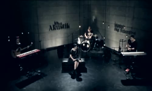 Model Ağlamam Zaman Aldı