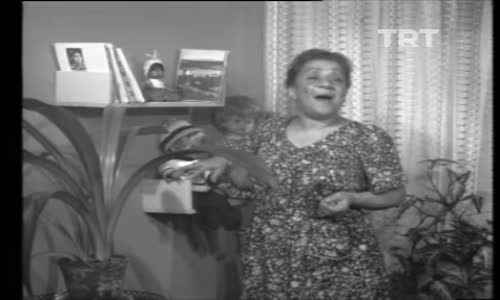 Adile Naşit-Uçurtma Masalı izle