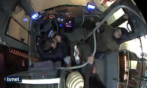 Şikayetlerden Sıkılan Belediye Şoförü Bir Anda Otobüsten İndi