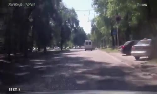 Üzerinden Araba Geçen Adamın Rahatlığı