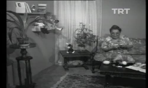 Adile Naşit-Sincap Kardeşler Masalı izle