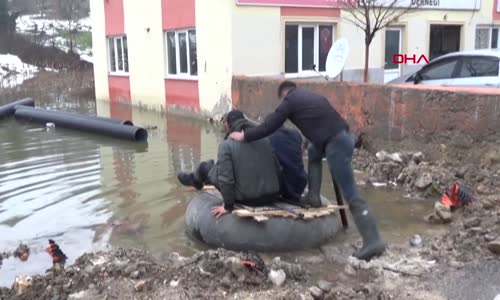 Traktör Şambrelini Bot Yaparak Cefayı Sefaya Çeviren Gençler