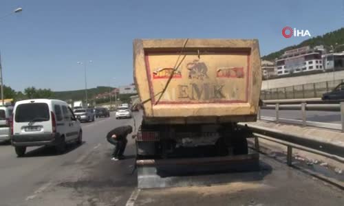 Tekeri patlayan hafriyat kamyonunun dorsesi alev alev yandı 