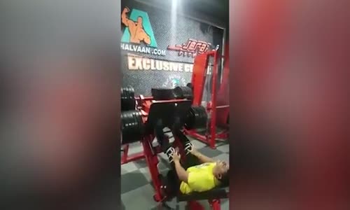 Kas Yapayım Derken Bacaklarını Kırdı