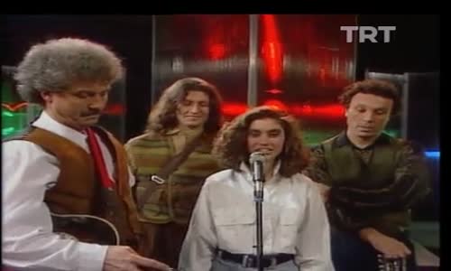 Grup Gündoğarken'in Seyirciler İle Sohbeti izle