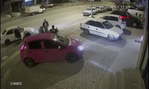 Yanlış adama çattılar! 3 kişiyi 30 saniyede yere serdi