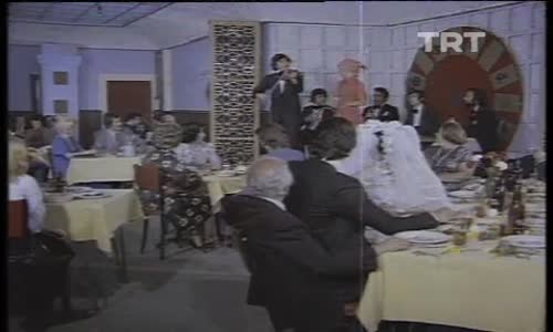 Gönül Yazar-Sen Mevsimler Gibisin izle 