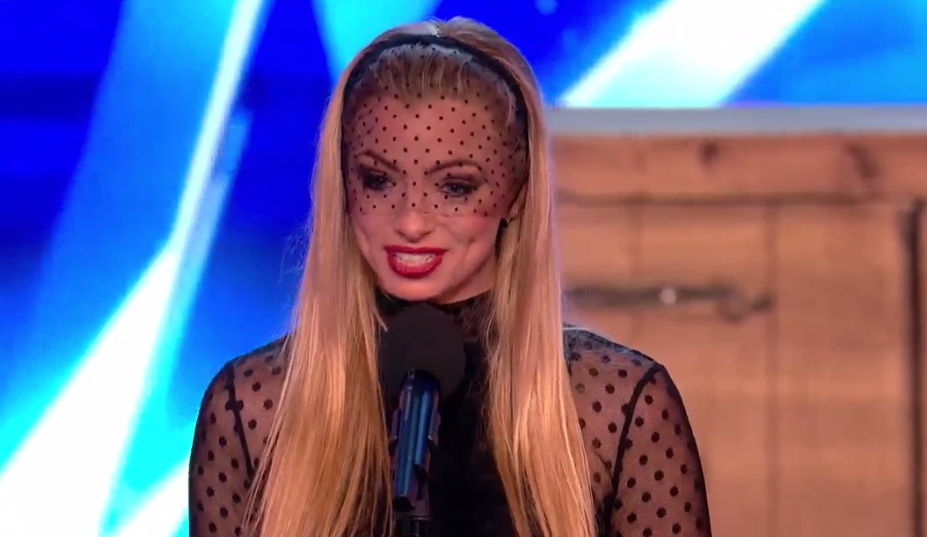 Performansıyla Şaşkına Çeviren İllüzyonist Kadın