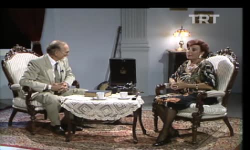 Müzeyyen Senar-Dudağım Dudağında Kemençede Yay Gibi izle