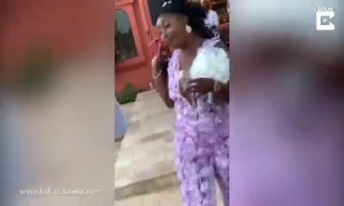 Gelin Çiçeğini Yakalayınca Havasını Atan Kadın 