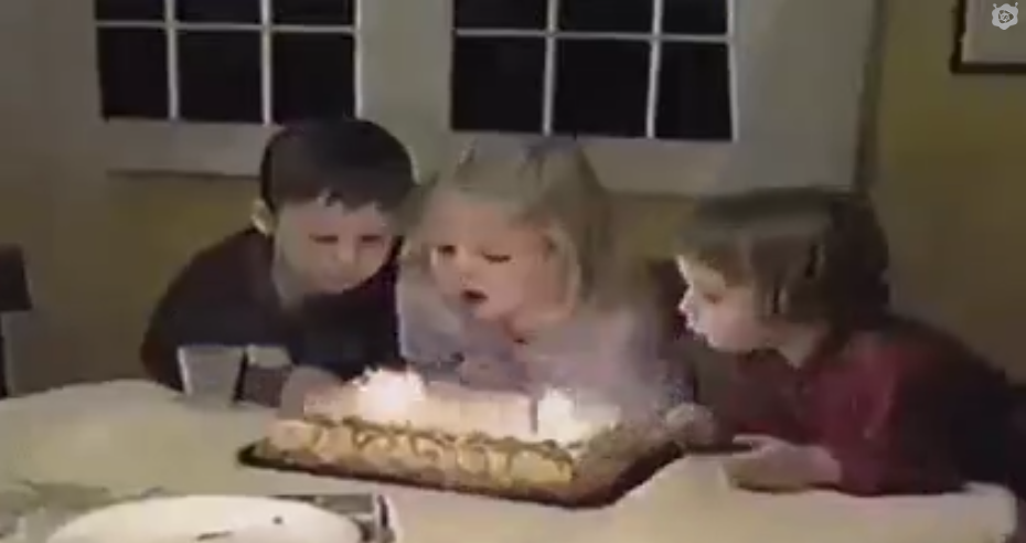 Kamera Önünde Mum Üflerken Başını Yerde bulan Minikler!