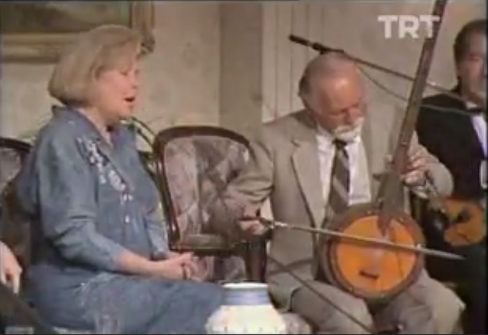 Nesrin Sipahi-Yaşlı Gözlerimi Kuruttum Bu Gece 